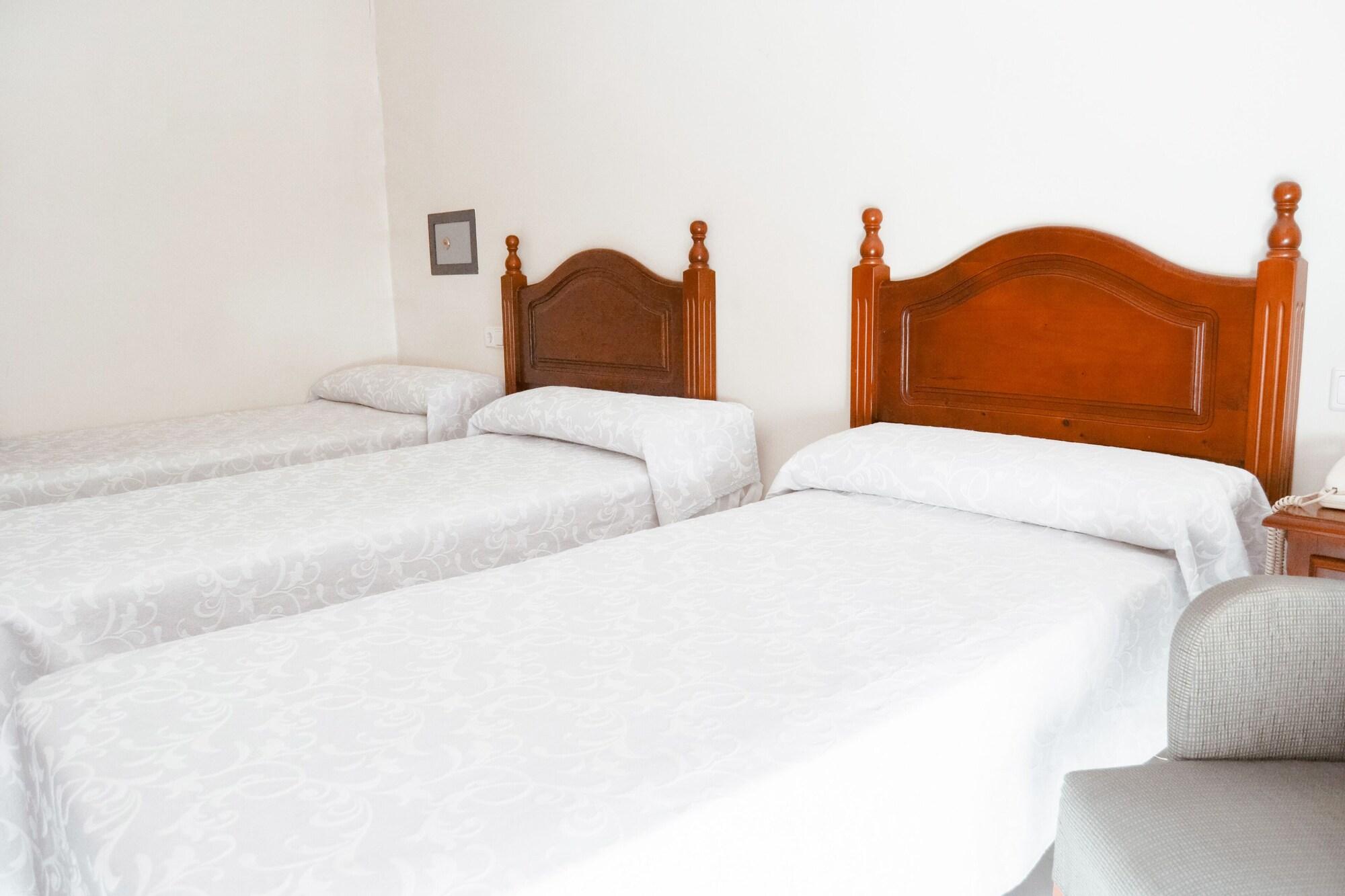 Hotel La Morena Фуeнхирола Екстериор снимка