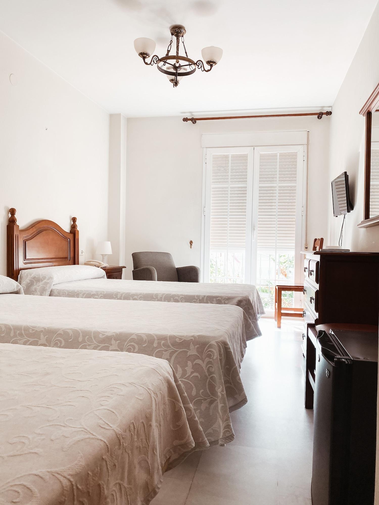 Hotel La Morena Фуeнхирола Екстериор снимка