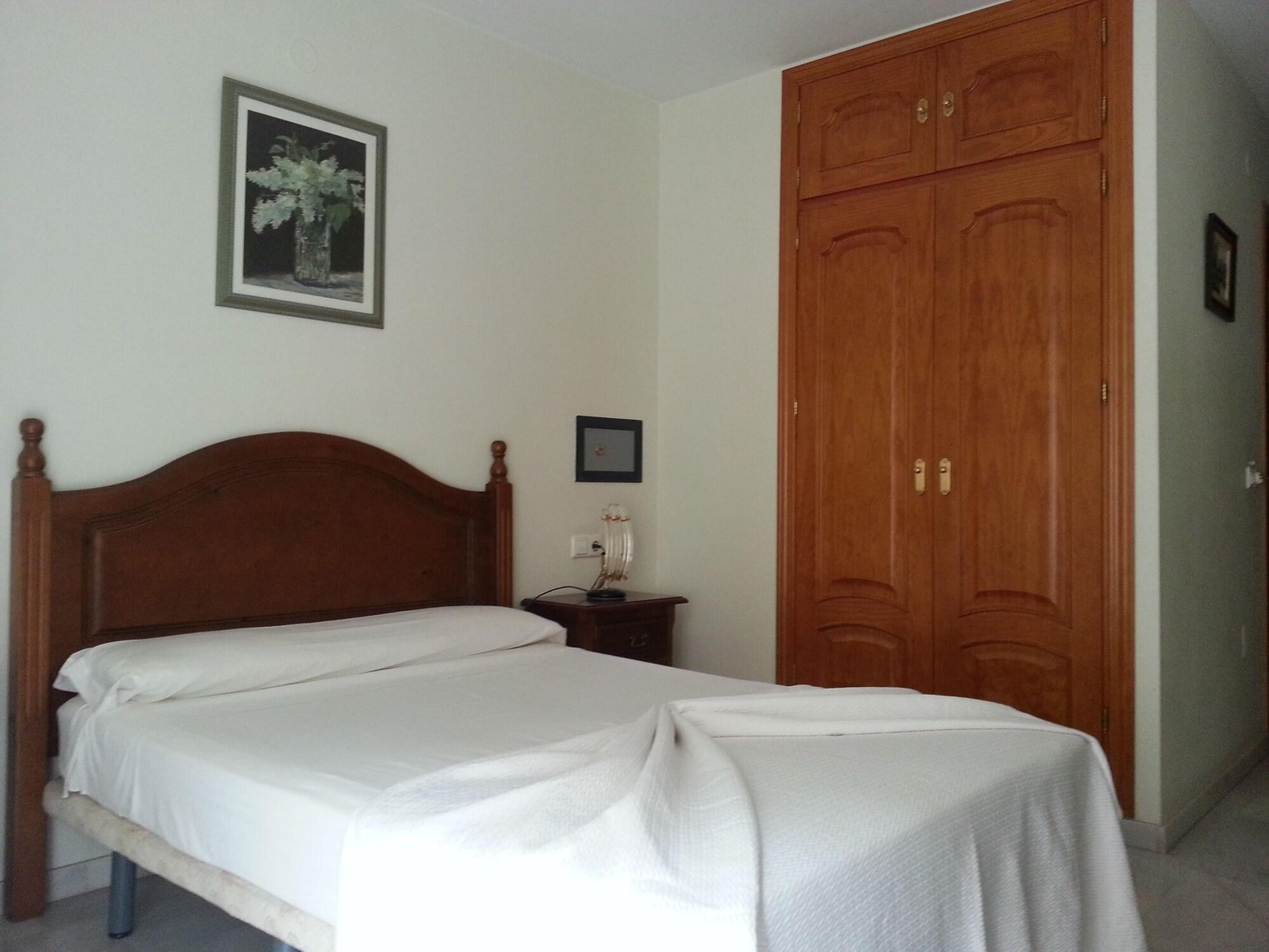 Hotel La Morena Фуeнхирола Екстериор снимка