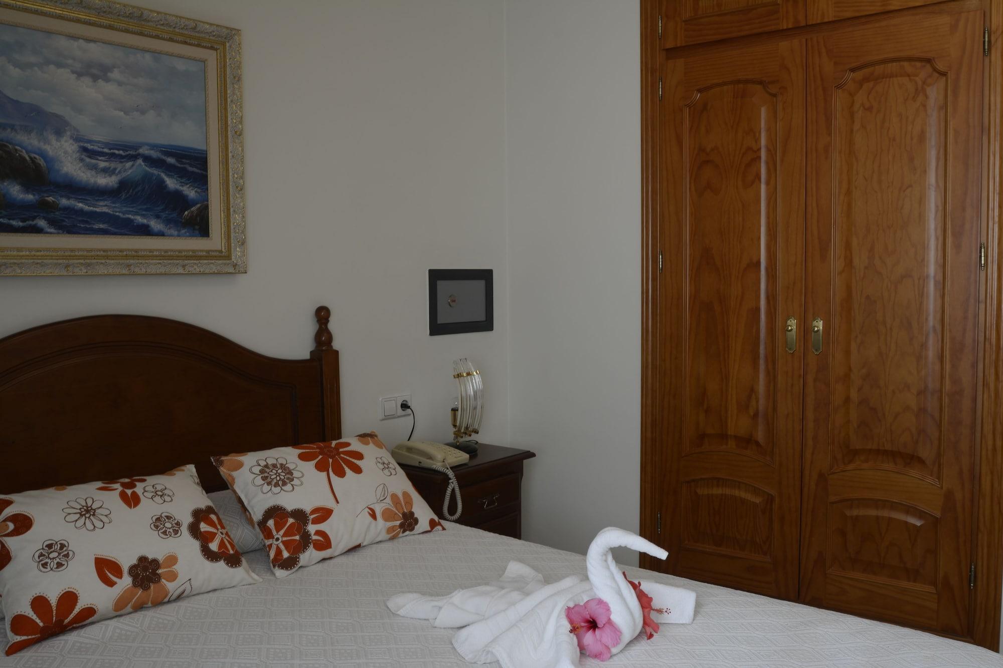 Hotel La Morena Фуeнхирола Екстериор снимка