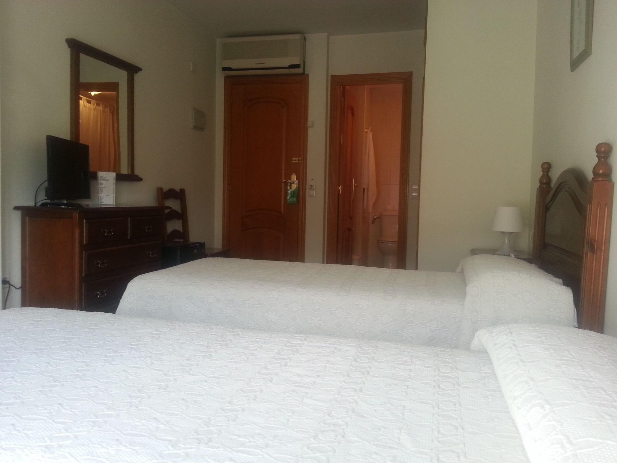 Hotel La Morena Фуeнхирола Екстериор снимка