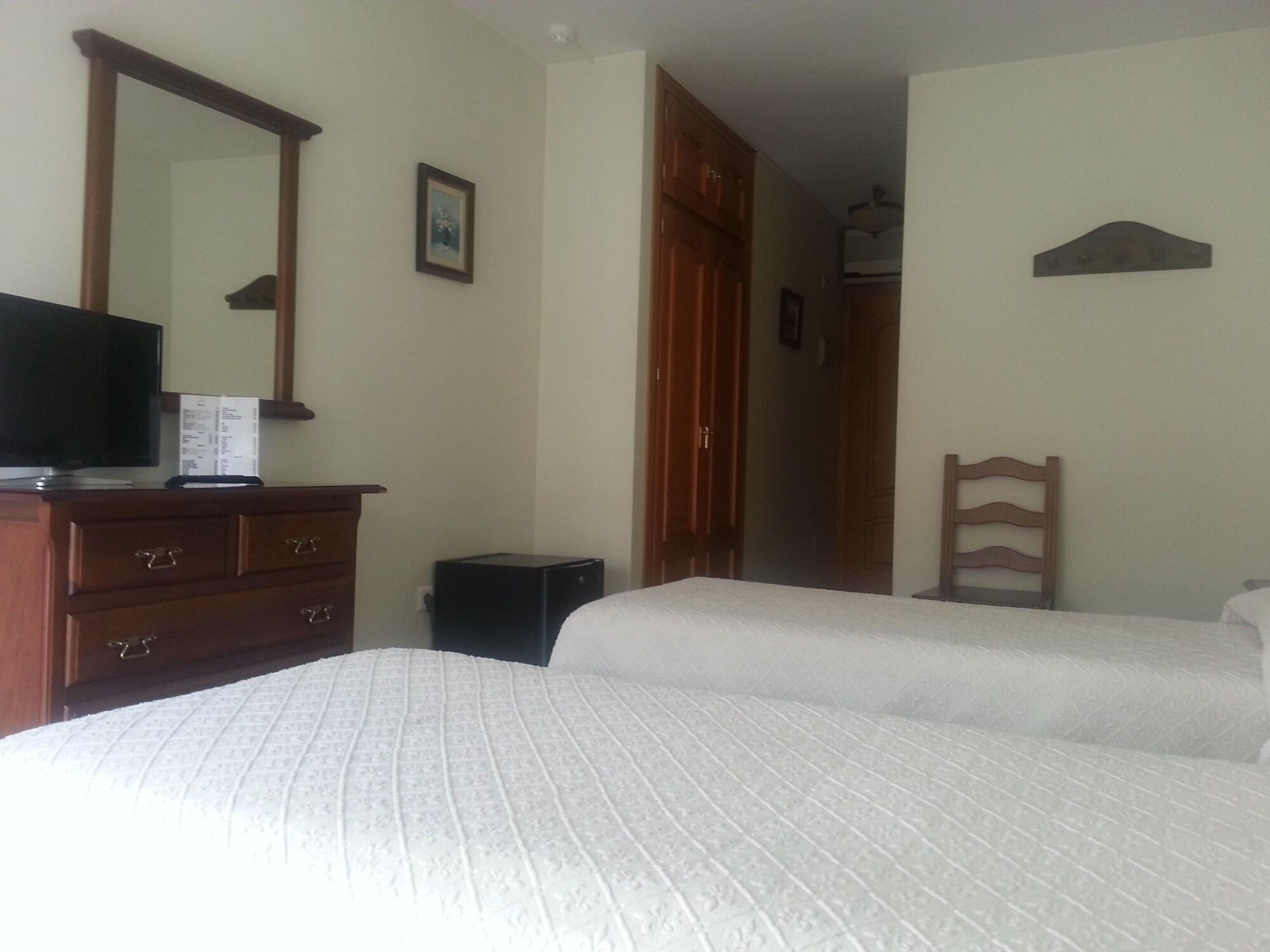 Hotel La Morena Фуeнхирола Екстериор снимка