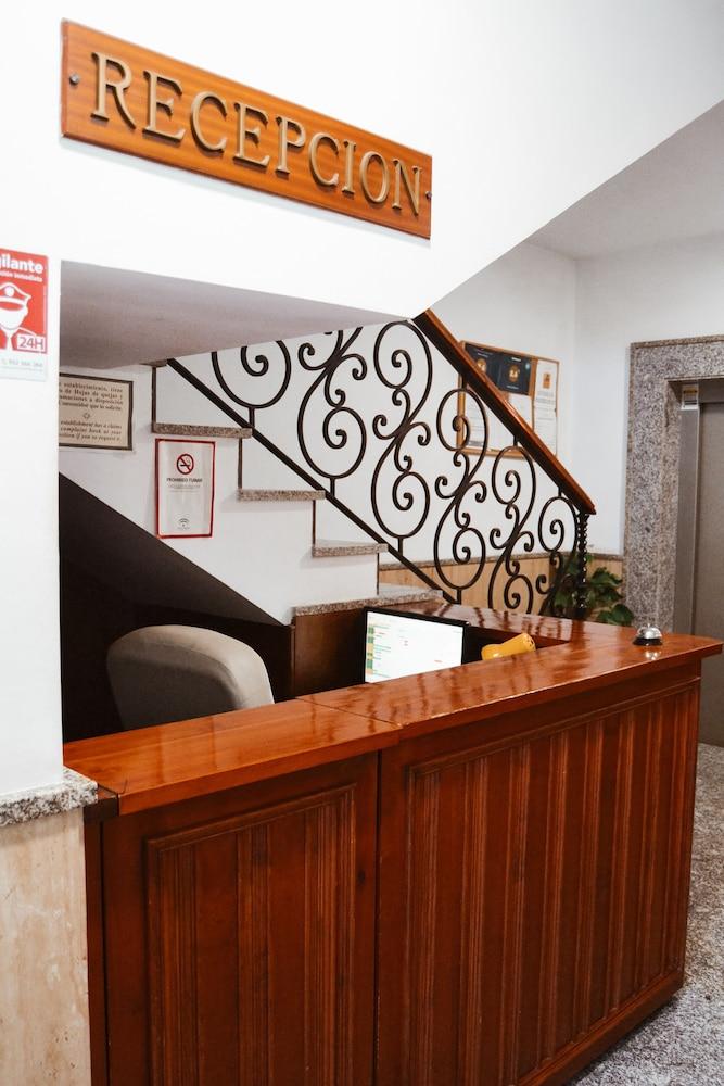 Hotel La Morena Фуeнхирола Екстериор снимка