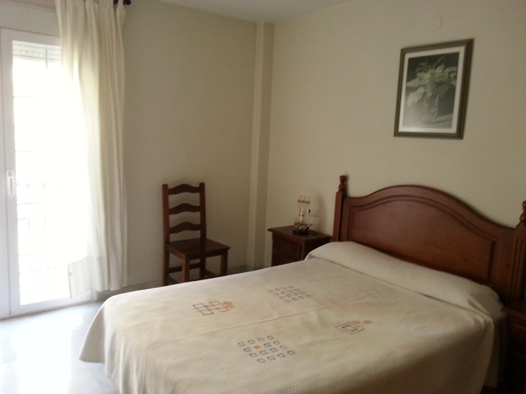 Hotel La Morena Фуeнхирола Стая снимка