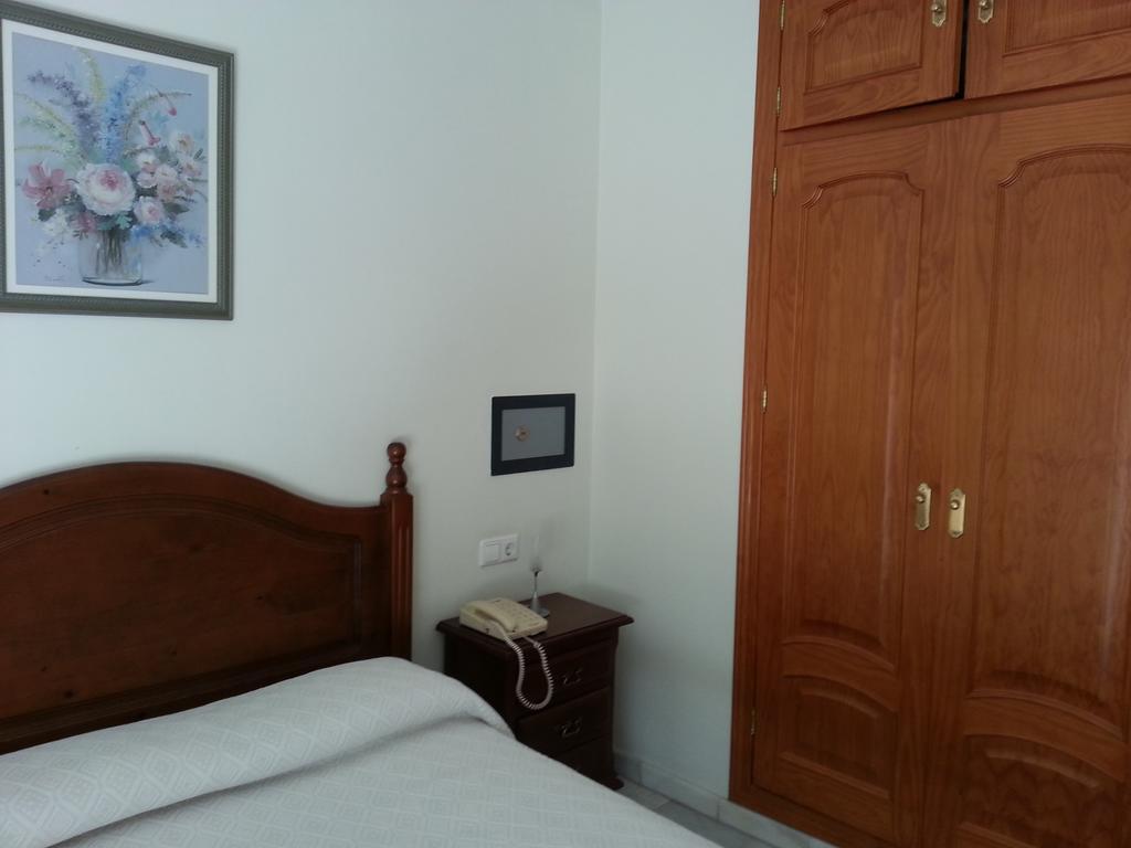 Hotel La Morena Фуeнхирола Стая снимка