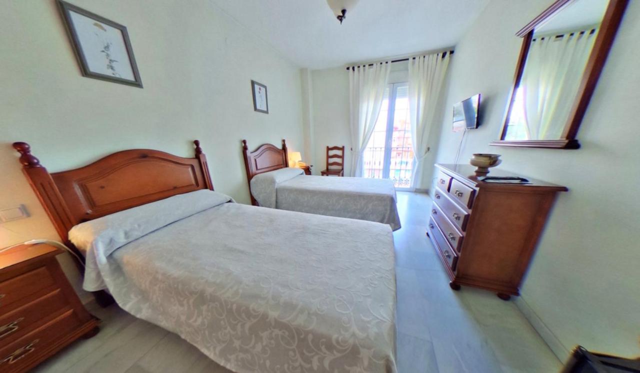 Hotel La Morena Фуeнхирола Екстериор снимка
