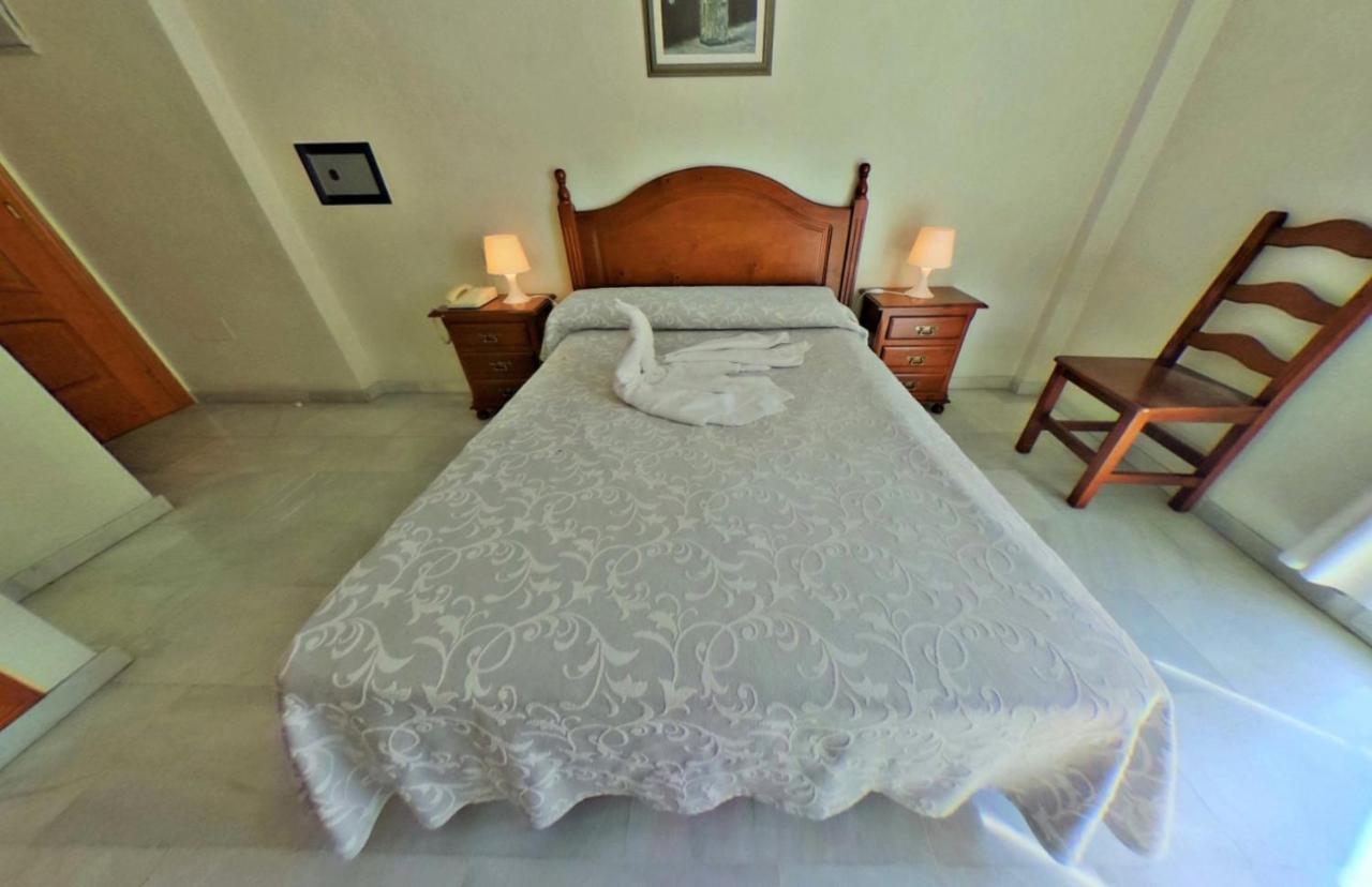Hotel La Morena Фуeнхирола Екстериор снимка